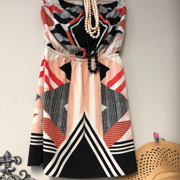 Express Dresses & Skirts - ⭐️2/25⭐️Gorgeous Strapless Express Dress  Small